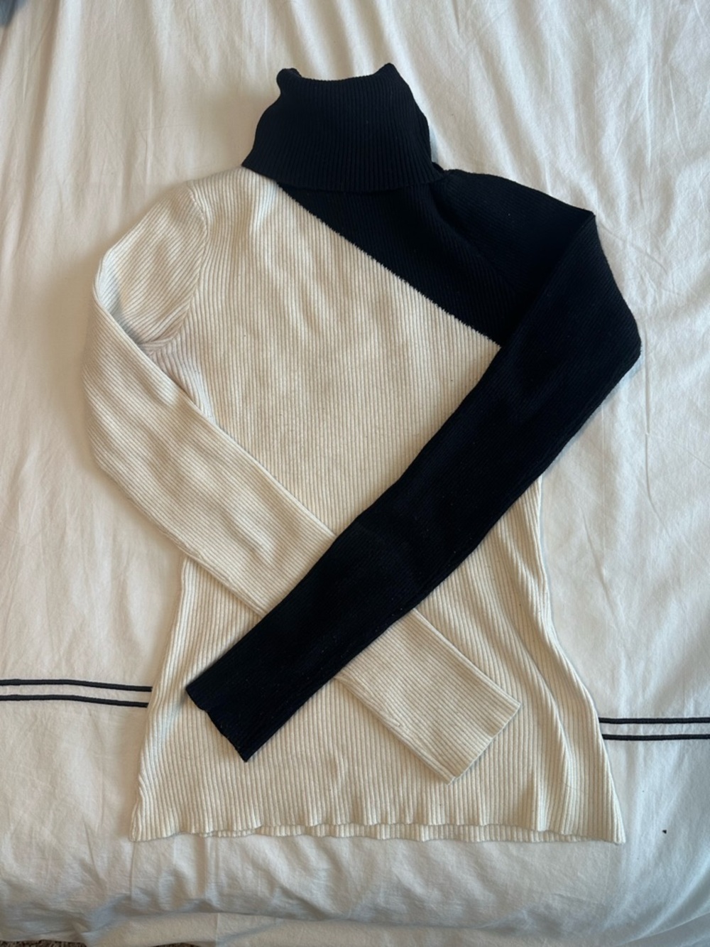 bohme Black & Cream Two-Tone Colorblock Turtleneck Sweater